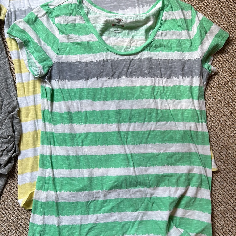 7 - NWT/NWOT Women's short sleeve tops - all "like" size small - lots of brands - Picture 10 of 15